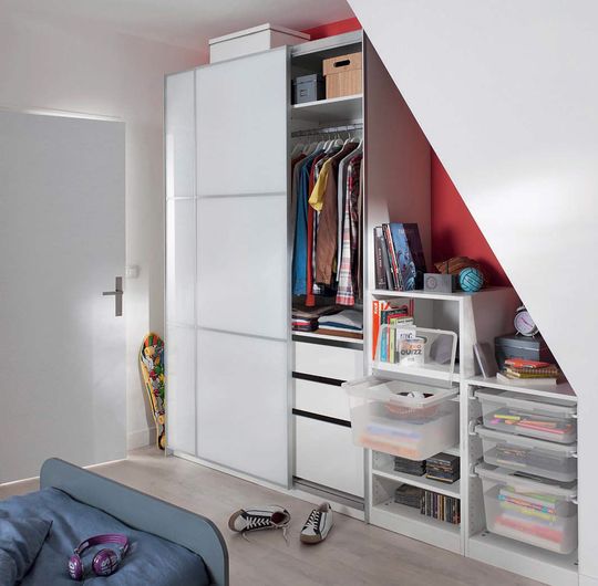 Dresser un dressing agence briques en stock Penderie avec rideau ikea